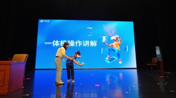 大鑫优配资讯 VR与应急深度融合，普陀的他们带居民沉浸式学习安全知识