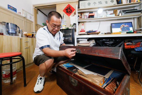 顺策略 “抗战记忆”在虹口这户人家已尘封30年，多张未发表摄影遗作今重见天日